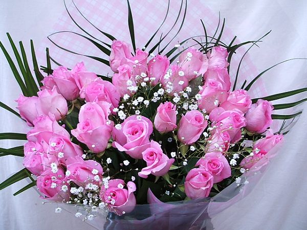 鲜花在家居风水中有啥作用 五行属土选择颜色与对应的方位风水有讲究